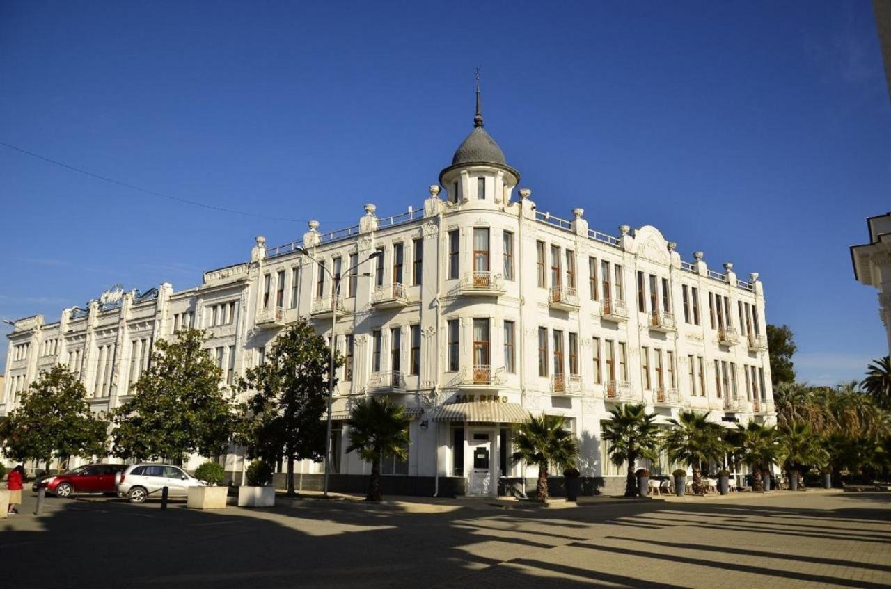 Ritsa Hotel Sukhumi Exterior photo