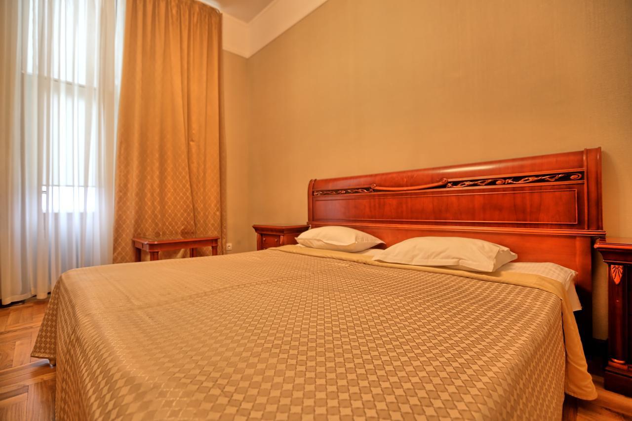 Ritsa Hotel Sukhumi Exterior photo