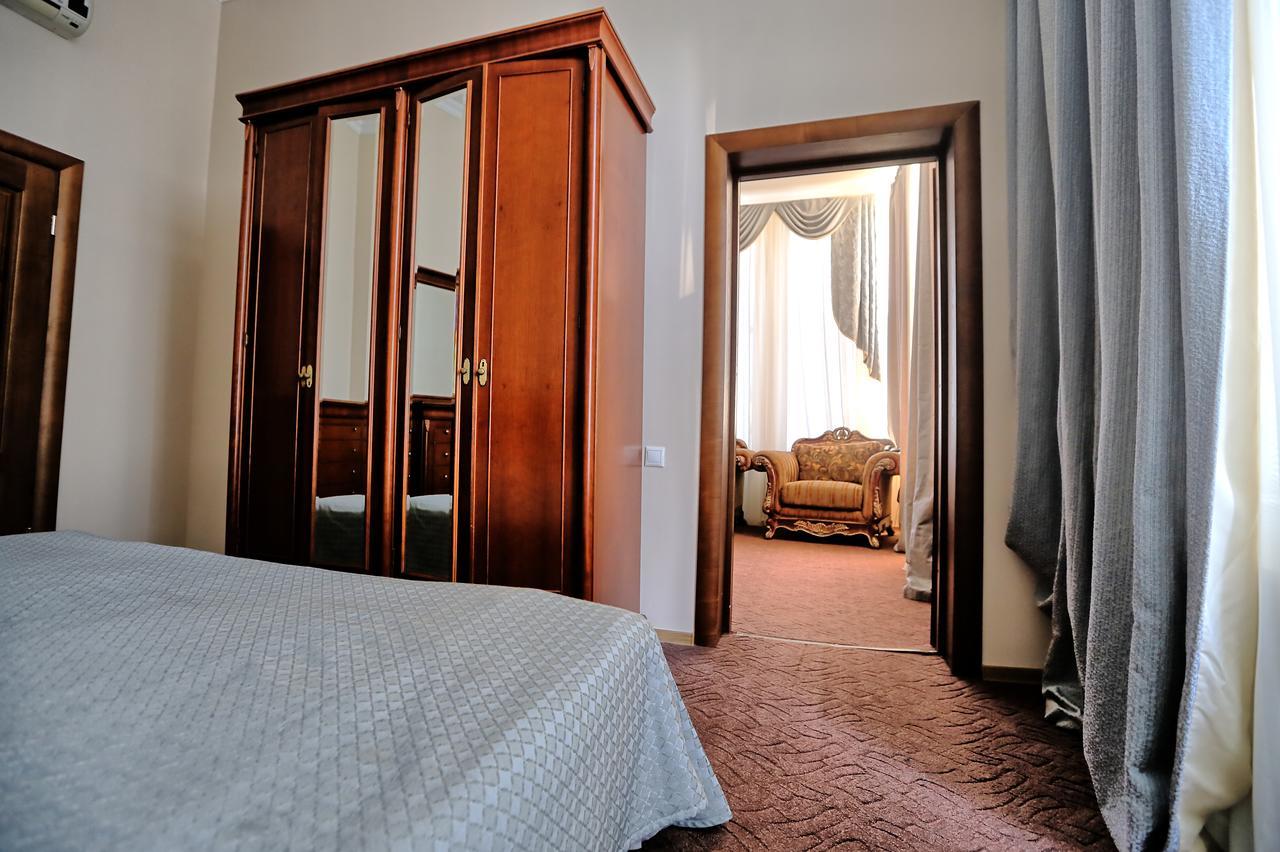 Ritsa Hotel Sukhumi Exterior photo
