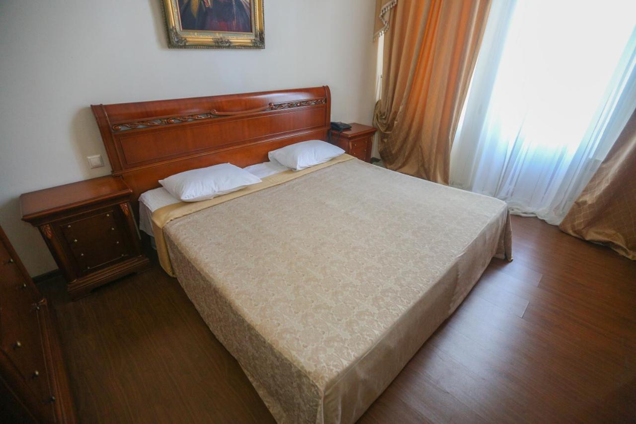 Ritsa Hotel Sukhumi Exterior photo